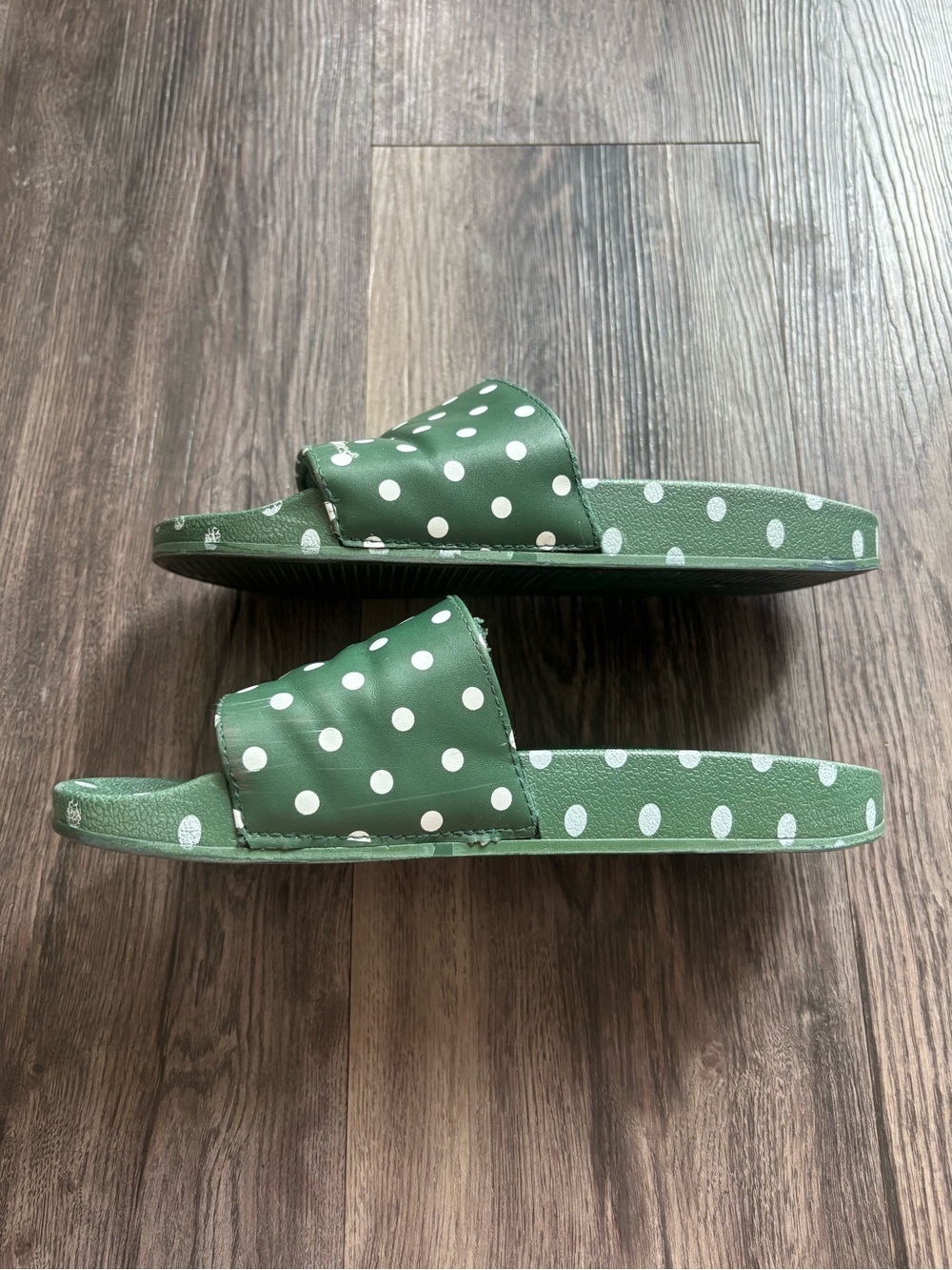 Vineyard Vines Slides - Picture 4 of 6